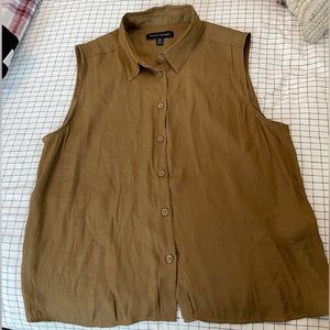 Sleeveless button up
